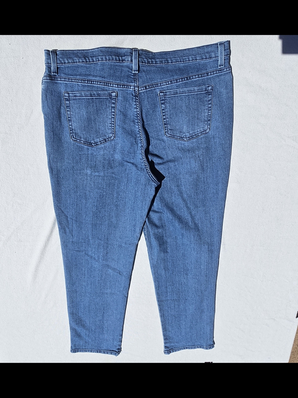 Gloria Vanderbilt Women's Size 18 Blue Jeans. - Picture 2 of 4